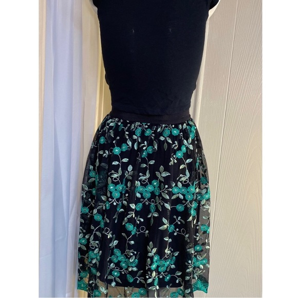 ☘️ Erin Fetherston Anthro XS Green Black Floral Embroidery Skirt - Picture 5 of 8